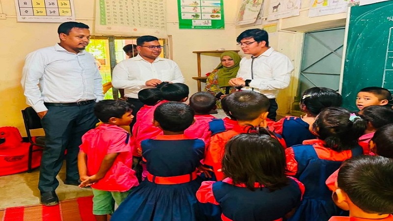 মহেশখালীতে বিদ্যালয় পরিদর্শনে ইউএনও শিক্ষার মানের পাশাপাশি শিক্ষার্থীদের স্বাস্থ্যেতে নজর দারি 